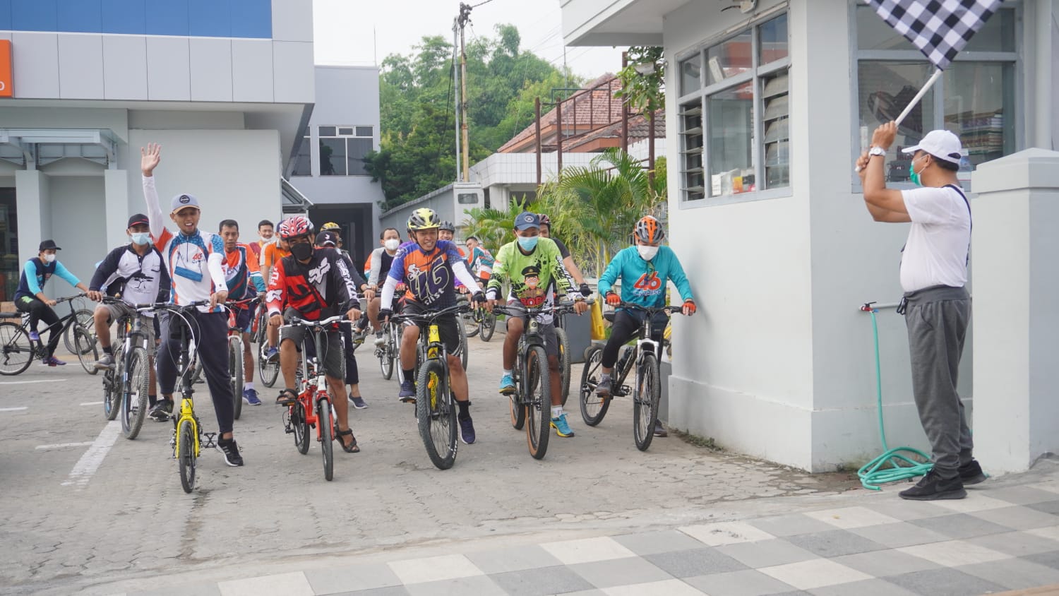 BNI dan PWI Bojonegoro Gowes Bareng